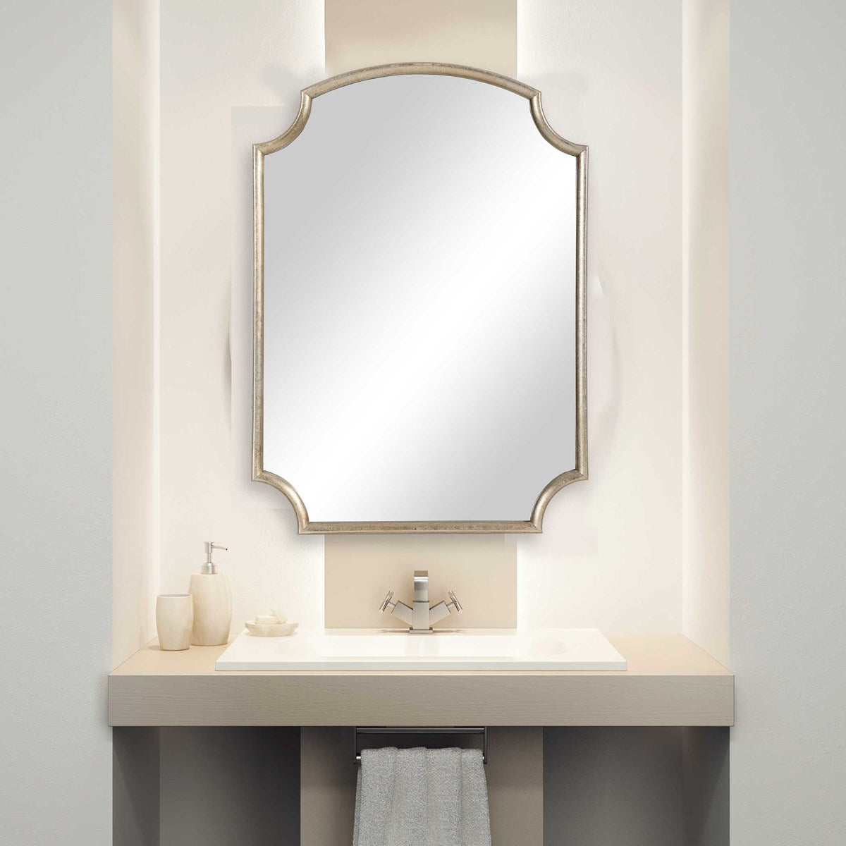 Uttermost, Delly Mirror