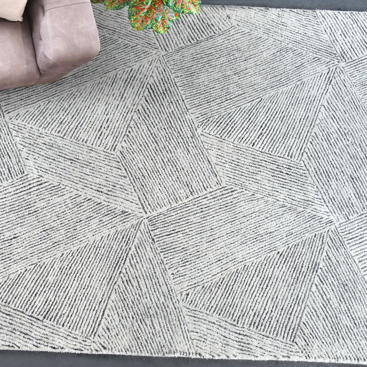 Uttermost, Paonia Geometric Rug