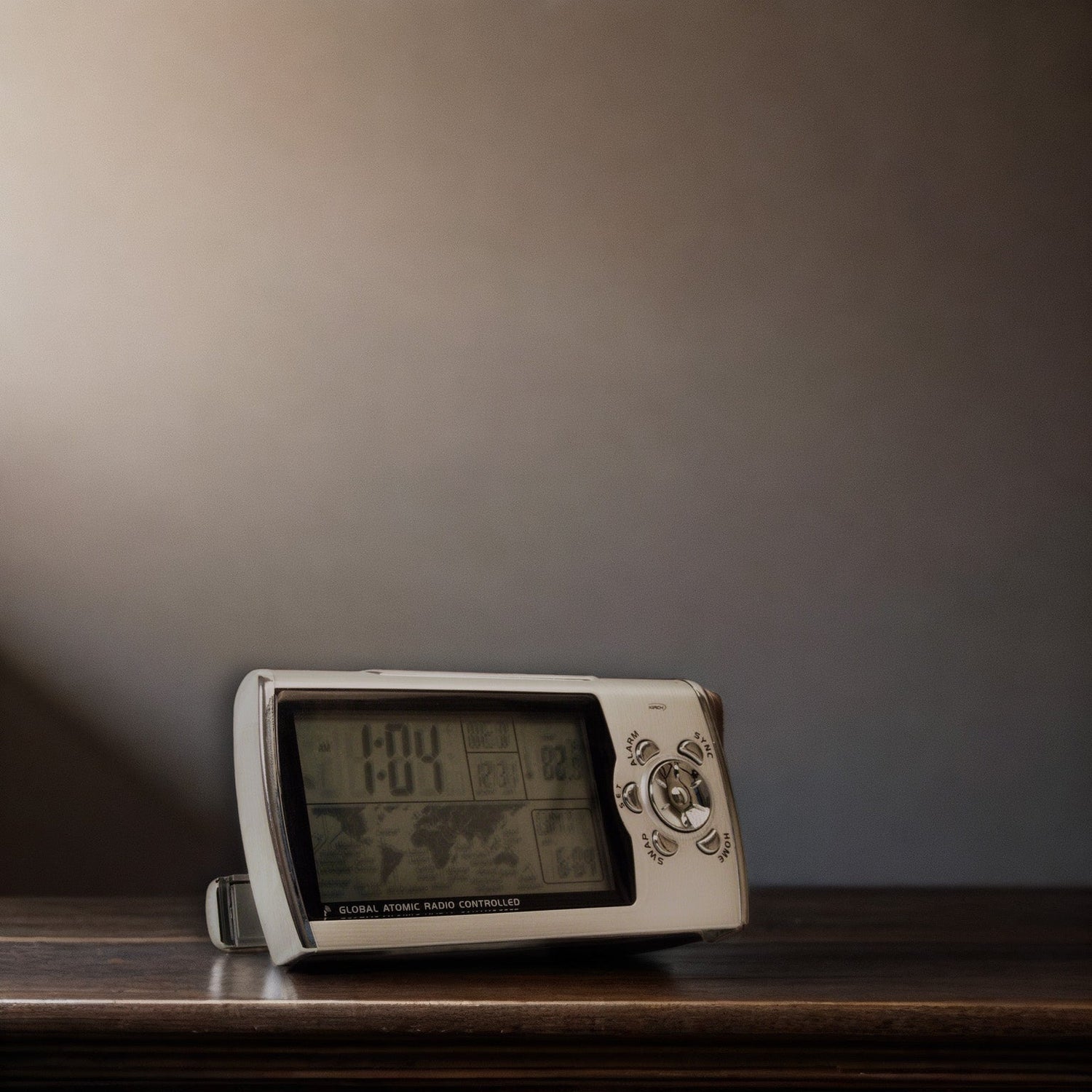 France & Son, Portable Atomic Clock with Radio and Worldtime